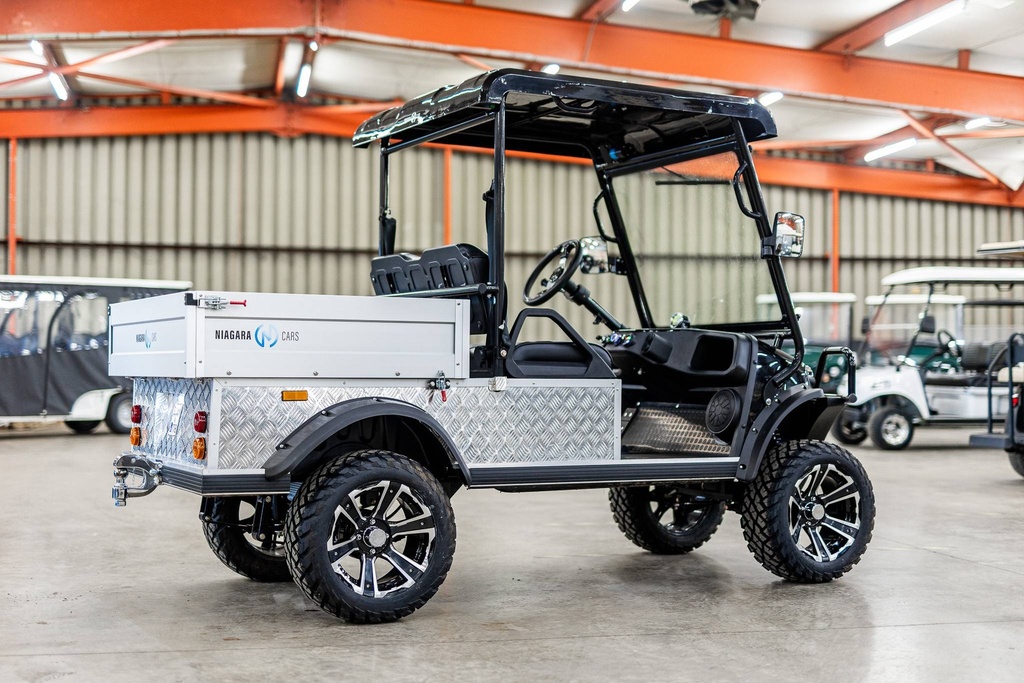 Occasion HDK Cargo L Lithium Immatriculée 2023 - Noir avec sièges noirs