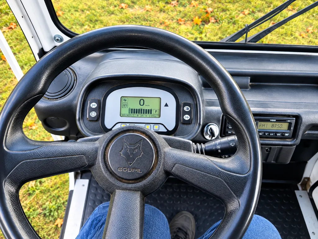 Volant Goupil et tableau de bord numérique.webp