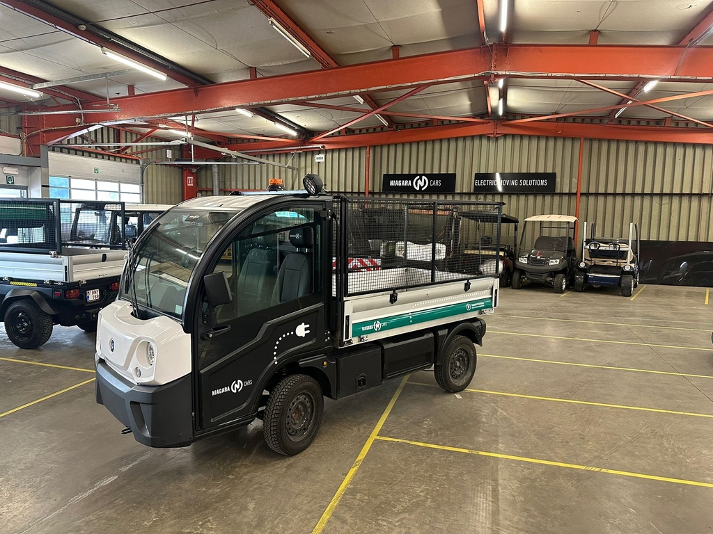 Occasion Goupil G4 Plomb avec gyrophare et ridelle arrières 2019 - Blanc avec sièges noirs 